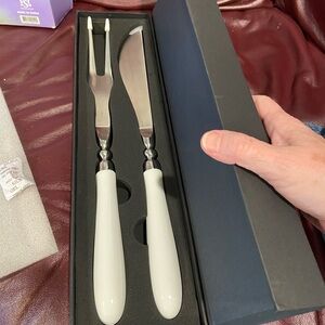 Elegant White Carving Set